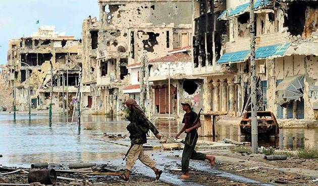 محاولات حكومية للتقدم في سرت وتفجير إنتحاري في بنغازي