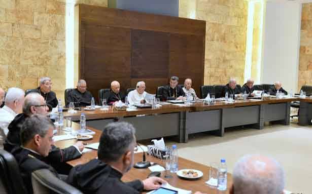 المطارنة الموارنة تمنّوا نجاح الحوار والإلتزام بالدستور
لانتخاب رئيس وإقرار قانون انتخاب