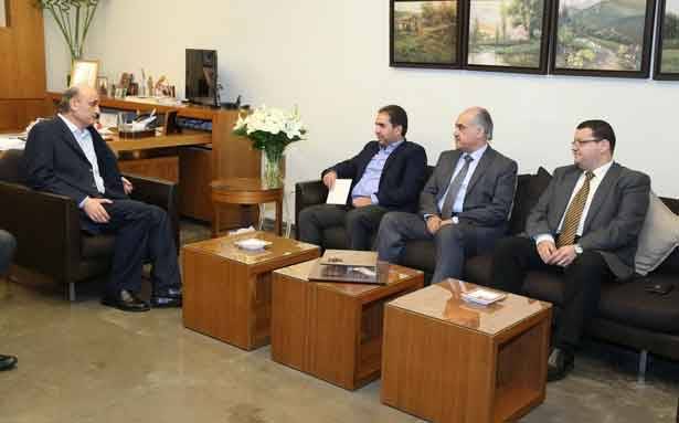 جعجع : دعمنا ترشيح عون
هو الحلّ الواضح لحلّ هذه الأزمة