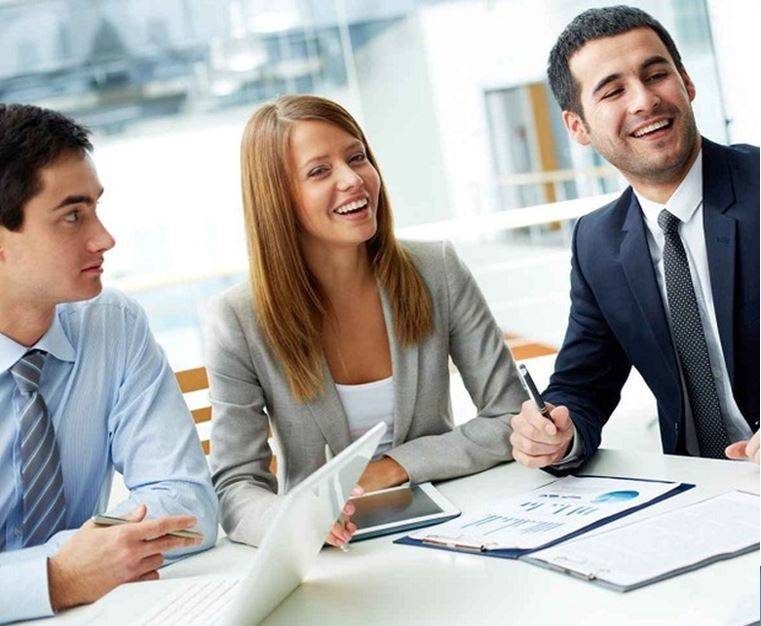 علامات تدل على أن زميلك في العمل يدبر لك "مكيدة"