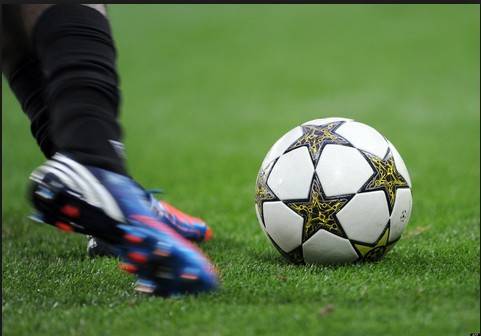 بالصورة.. لاعب كرة يفقد جزءاً من أذنه اليمنى!