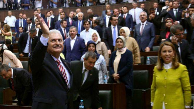 الحزب الحاكم في تركيا يجري عملية تطهير في صفوفه بعد المحاولة الانقلابية