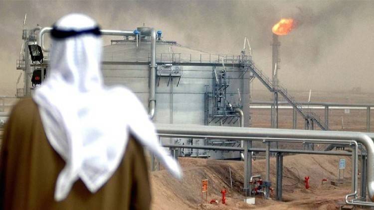 الرياض تخفض سعر خام آسيا لتزيح روسيا من الصدارة