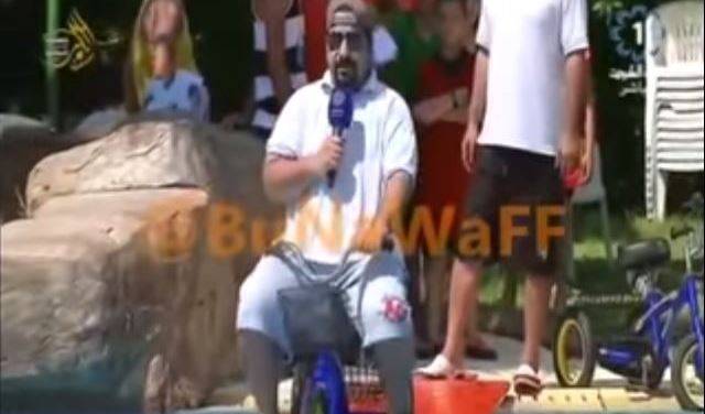 بالفيديو.. مذيع كويتي يتعرض لموقف محرج على الهواء