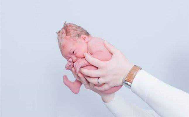 صور مذهلة تكشف كيف يتسع الجنين داخل رحم أمه!