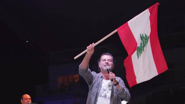راغب علامة يطلب أمراً "غريباً" من وزير الاتصالات!