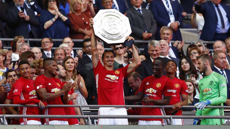 بالفيديو: إبراهيموفيتش يفتتح ألقاب اليونايتد في عهد مورينيو