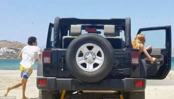 المليونير الروسي خطيب ليندزي لوهان يضربها ويعريها من ملابسها..بالفيديو