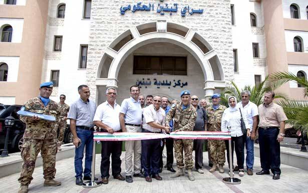 348 مستوعباً للنفايات لاتحاد بلديات القلعة تبنين
الكتيبة الإيطاليّة دشّنت مشروع إنارة على الطاقة الشمسيّة في «عيتا الجبل»