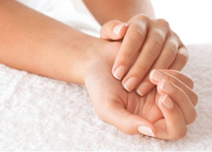 ودّعي اصفرار الأظافر إلى الأبد