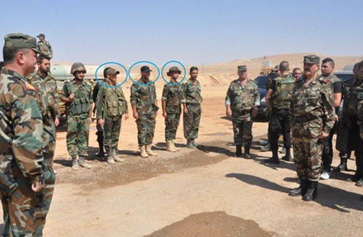 جنود من الجيش السوري يستقبلون وزير الدفاع في حلب بـ