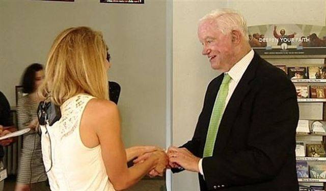 توفي والدها فإحتفظت بقلبه حتى جاء نهار زفافها
