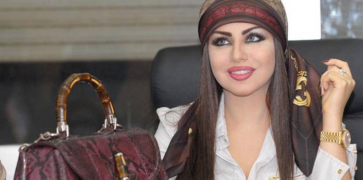 حليمة بولند تتباهى بصور جريئة