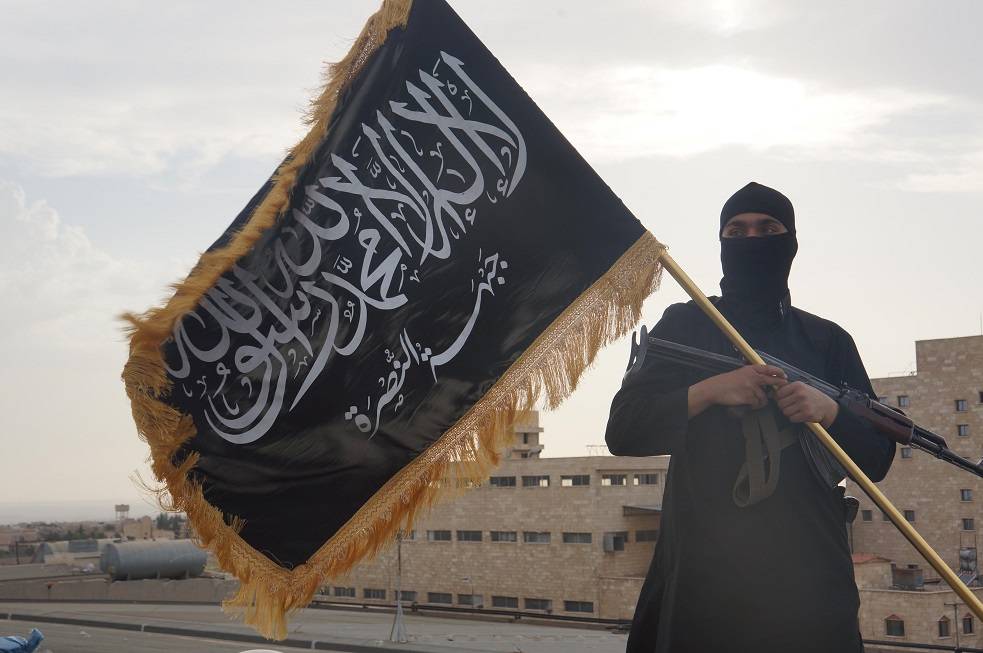 في النبطية.. توقيف سوري على هاتفه صورا له يرتدي فيها عصبة "جبهة النصرة"