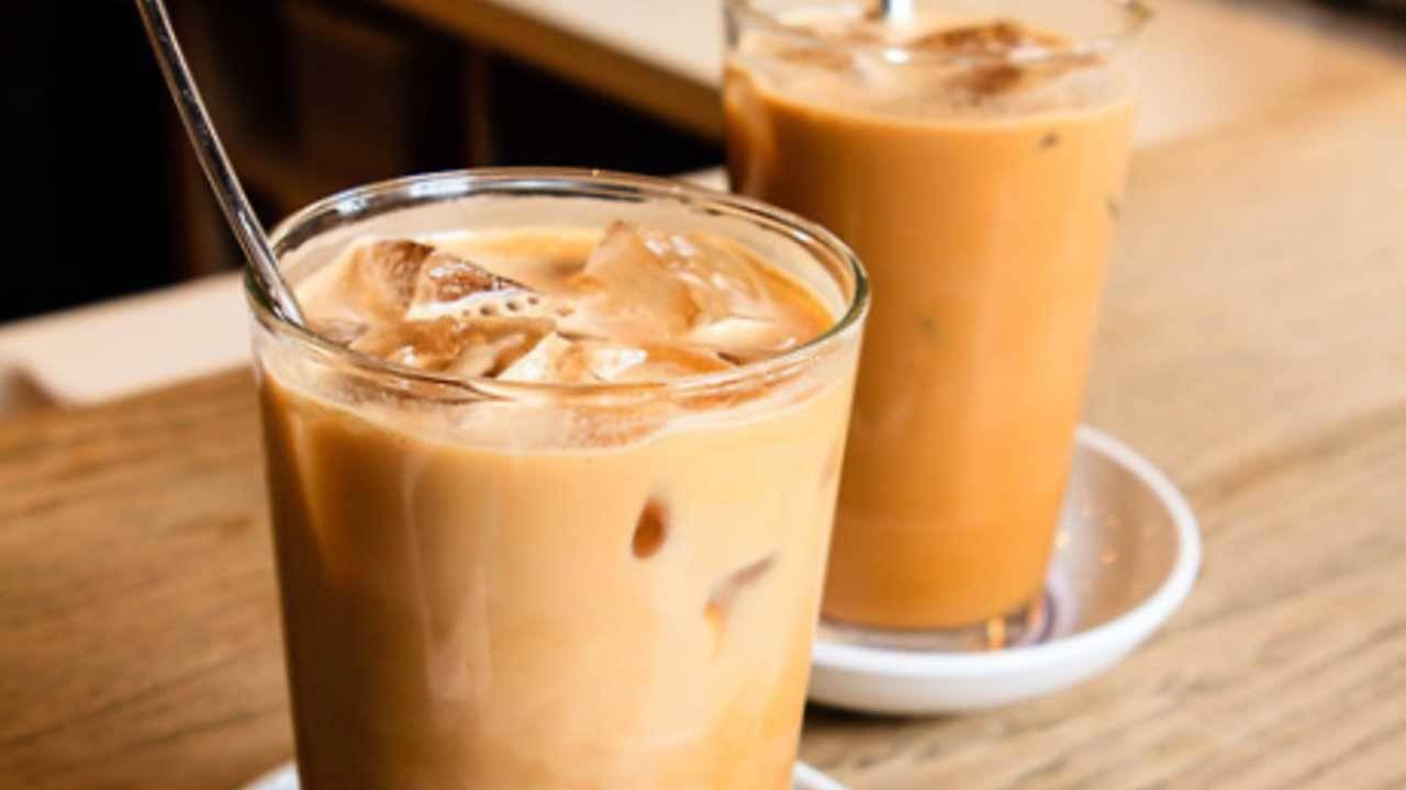 شاهد.. غدرت بصديقتها ودست لها السم في القهوة!
