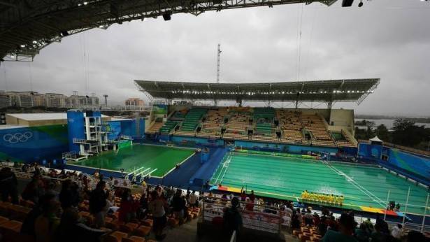 ما سرّ تبدل لون مياه أحواض الغطس من الأزرق الى الأخضر في أولمبيا ريو 2016؟
