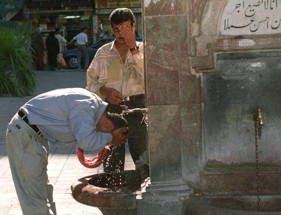عرب يحترقون.. حياة نصف مليار إنسان بالشرق الأوسط مهددة بسبب الطقس الحار.. فهل فات الأوان لإنقاذهم؟