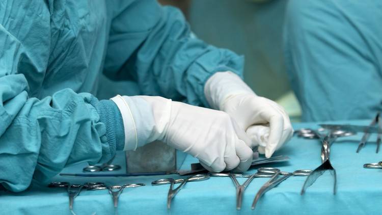 "نفذْ ثم اعترضْ".. أطباء يعرضون صينيا لعملية البواسير بالخطأ