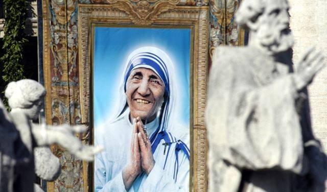 الطوباوية تيريزا رسميا قديسة في 4 أيلول