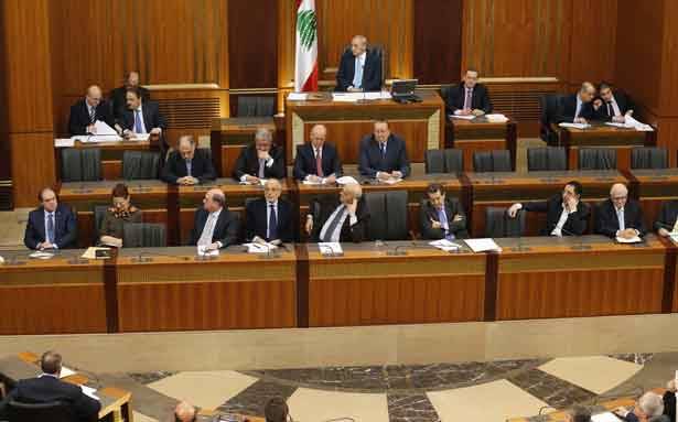بري يرفع وتيرة التحذيرات ويجري مشاورات