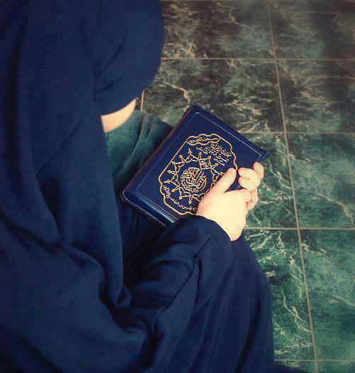 طرحوها أرضاً ومزقوا حجابها.. ماذا حصل معها؟!