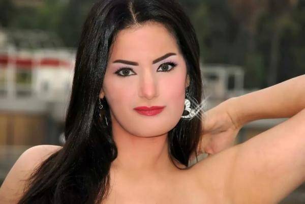 شاهد: بعد صورتها على Playboy.. سما المصري توضح