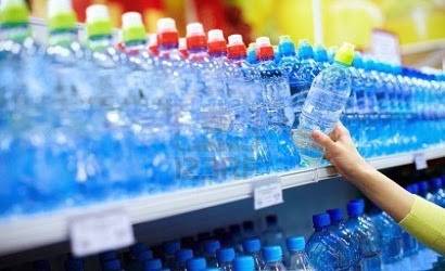 إليكم مخاطر تعبئة عبوات المياه البلاستيكيّة من جديد