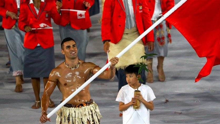 بالفيديو: من هو الشاب الذي خطف الأضواء في افتتاح الأولمبياد؟