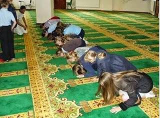 قصة حقيقية: دخلن المسجد بملابس غير محتشمة لن تتخيل ماذا حدث لهن!