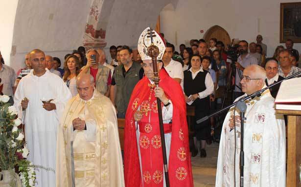 قداديس ومسيرات في عيد انتقال السيّدة العذراء
الراعي : نناشد المسؤولين أن يُحافظوا على جمال هذا الوطن المجبول بصلوات القديسين
أبرص : تفتح ذراعيها لتدعو للسلام ــ الحاج : عرس إلهي وربّاني