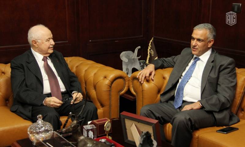 أبوغزاله ومراقب عام الشركات في وزارة الصناعة بحثا في الشراكة بين القطاع الخاص والعام
