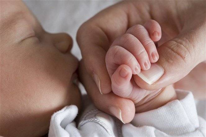 اختطفت رضيعة وربتها تماماً كما لو كانت ابنتها.. ماذا حصل بعد 18 عاماً؟
