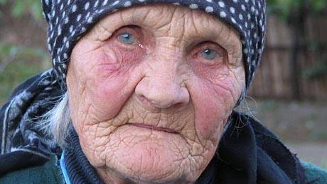 بعد 50 عاما على انتظار زوجها.. اكتشفت شيئا مذهلا لم تتخيله!