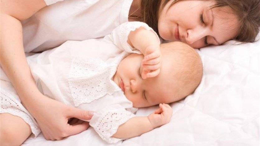 لن تنام مع طفلك في السرير نفسه بعد قراءة هذه المعلومات!