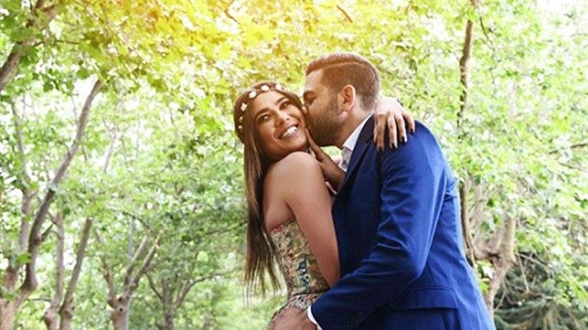 مفاجأة زفاف نادين نجيم: فستان غير مألوف وأحذية مريحة للحضور!