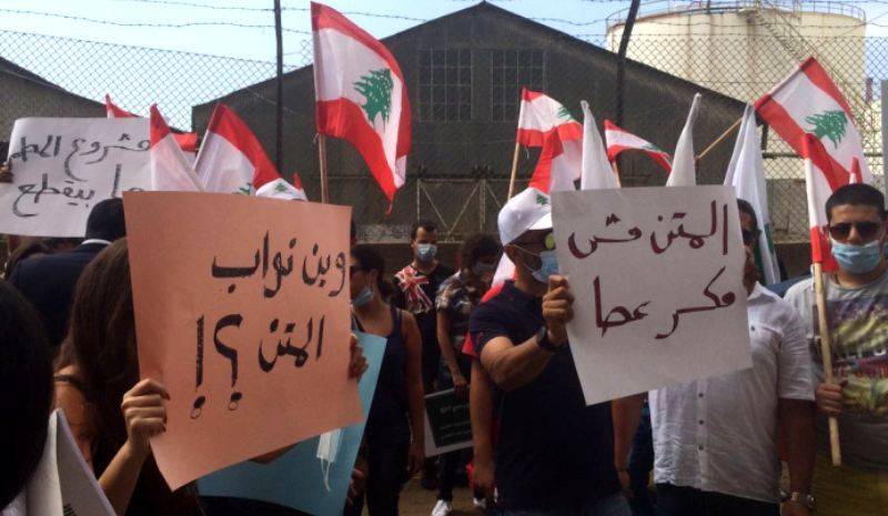 شبان منعوا الشاحنات من الدخول الى مكب برج حمود