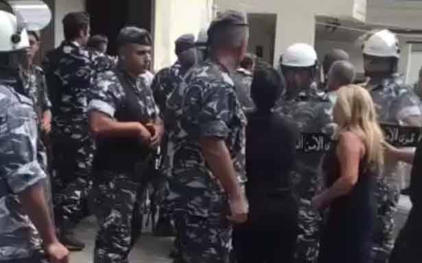 .... بالقوّة وضعوا مُحوّلاً كهربائياً «غير مُطابق»
أهالي صربا : يُعاقبوننا بقطع الكهرباء عنّا
لن نرضى.. فهو يُهدّد السلامة العامة