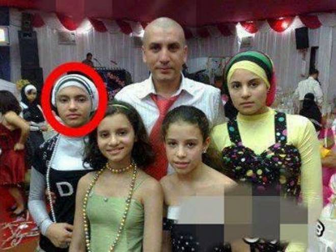 بالصورة: لن تصدق من هي هذه الطفلة المحجبة التي أصبحت نجمة!