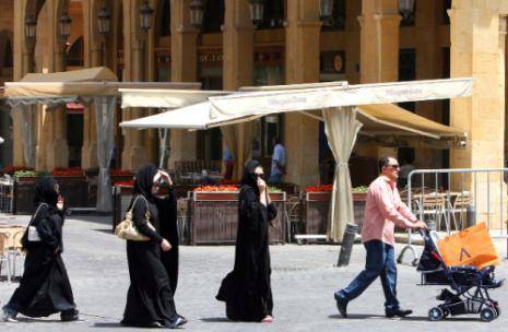 هذا ما يفعله الخليجييون في لبنان!!