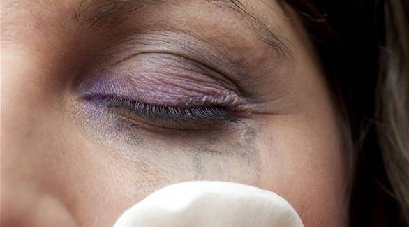 4 كوارث يسببها النوم دون إزالة المكياج