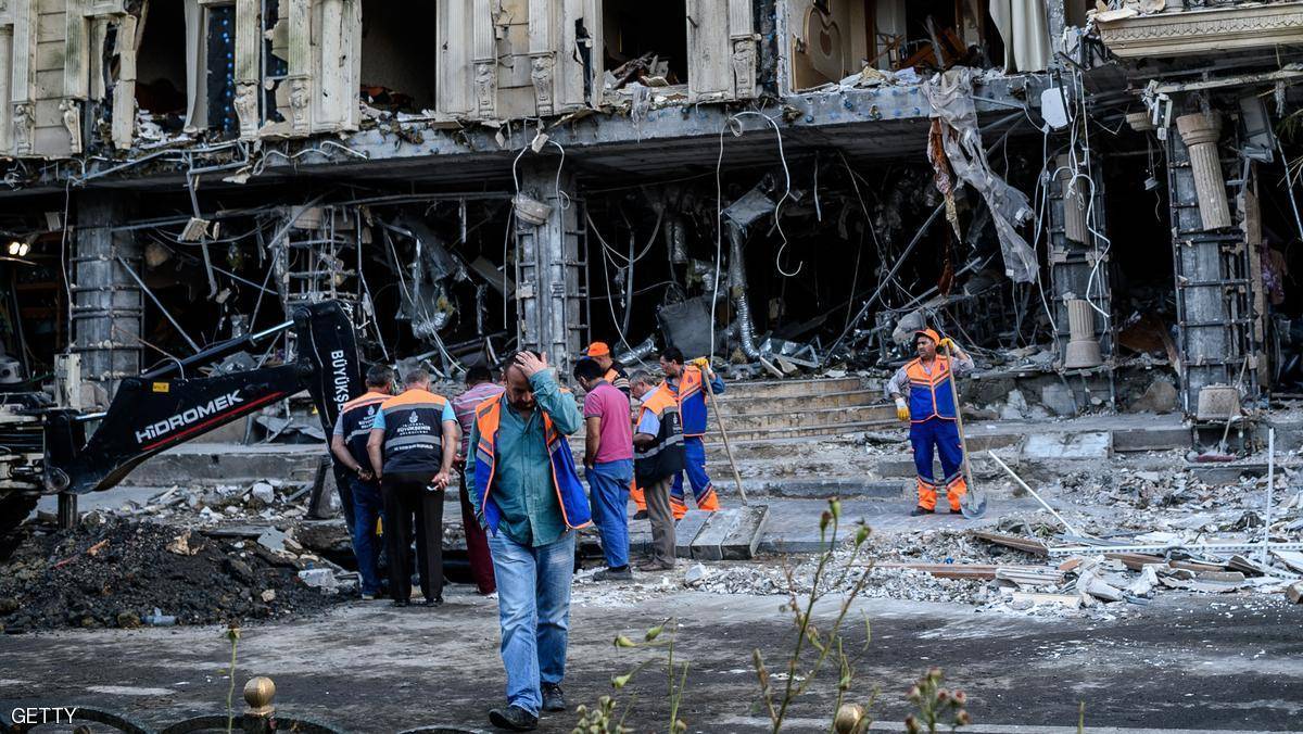 قتلى ومصابون بانفجار أمام مقر أمني شرقي تركيا