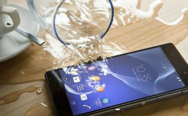 ماذا تفعل إذا وقع هاتفك في الماء؟