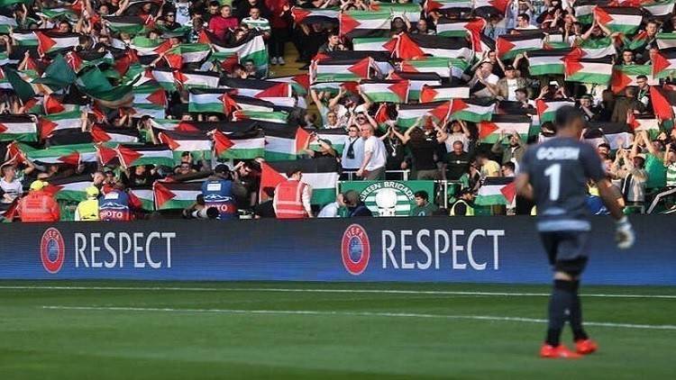 جماهير سيلتيك الأسكتلندي ترفع العلم الفلسطيني أمام فريق هبوعيل الإسرائيلي