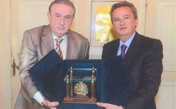 درع تقديريّة لحاكم مصرف لبنان
مــن «جمعيّة تجّار بـرج حمود»