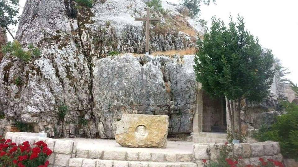 بالصور... كارثة بيئية تهدّد معلماً سياحياً في أعالي كسروان