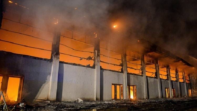 اندلاع حريق ضخم داخل مأوى لاجئين في ألمانيا