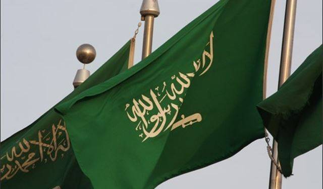 السعودية.. الترحيل وغرامة ضخمة للمتغيب عن العمل
