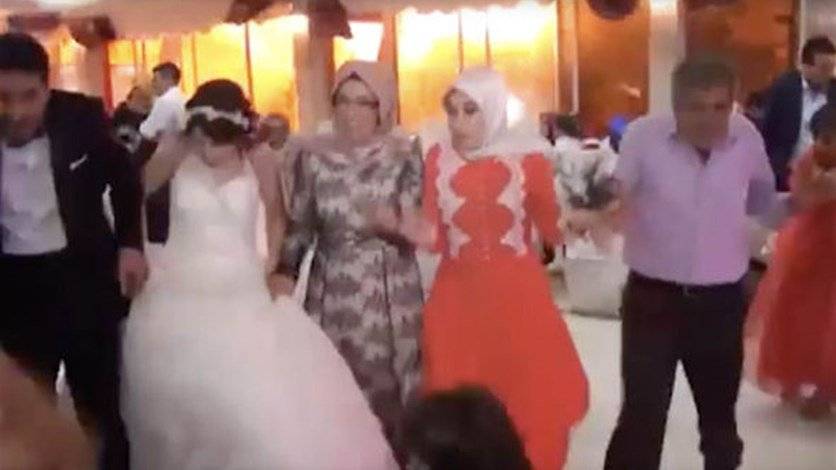 بالفيديو: حفل زفاف ينتهي بمأساة في تركيا