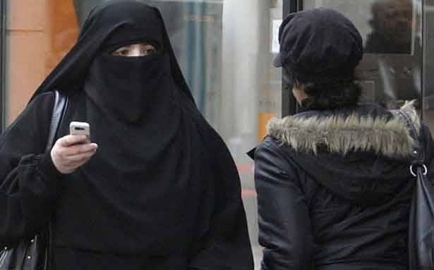 المانيا تمنع ارتداء النقاب