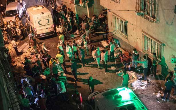 أكثر من 50 قتيلاً وعشرات الجرحى في غازي عنتاب
أردوغان يُرجّح وقوف «داعش» وراء التفجير.. وبوتين يُعزيه